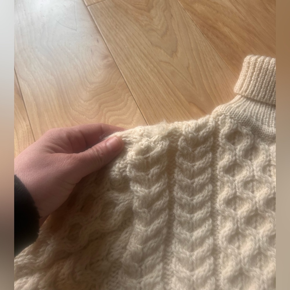 Merino wool Irish Cable-Knit Turtleneck Sweater - Picture 5 of 6